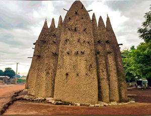 LA MOSQUEE SAMORY TOURE OU BÔGÔ MISSIRI